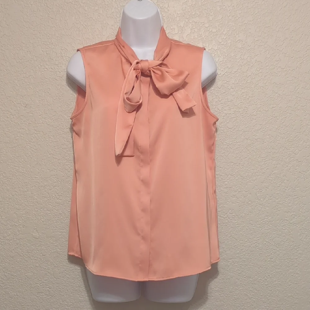 Donna Karan peach satin sleeveless tie neck detail hidden button down blouse - Picture 7 of 14